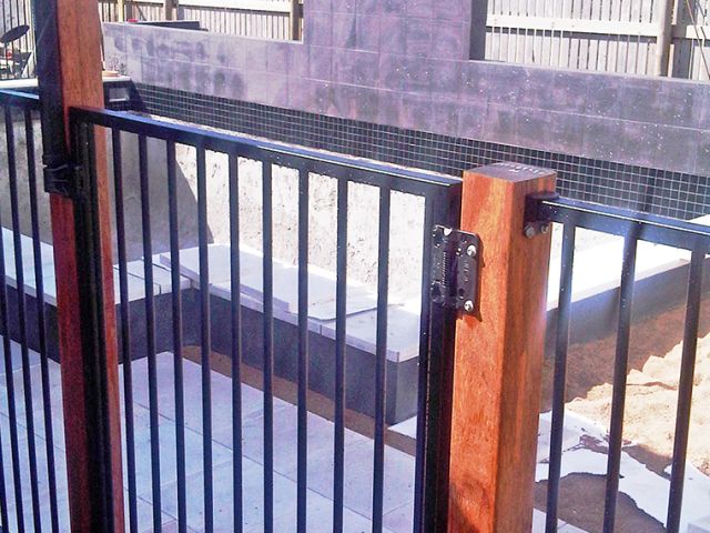 aluminium-pool-fencing-18