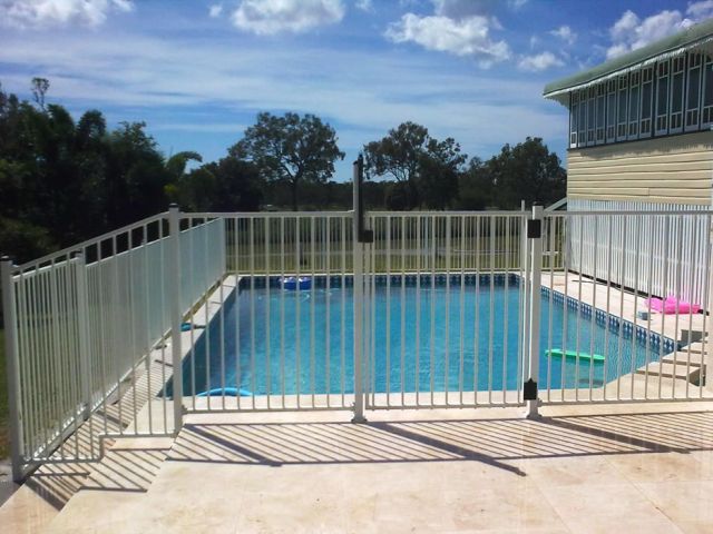 aluminium-pool-fencing-06