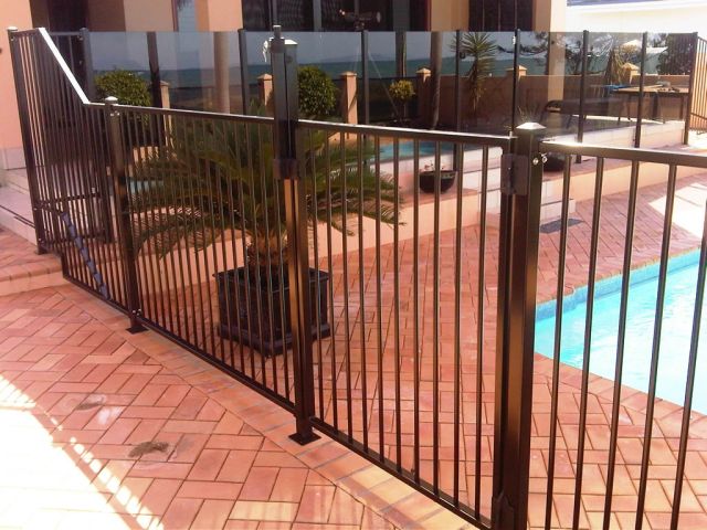 aluminium-pool-fencing-09