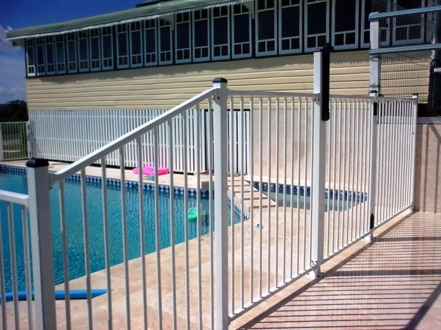 aluminium-pool-fencing-07