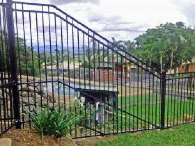 aluminium-pool-fencing-10